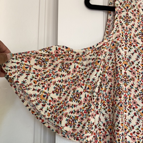 Women’s Top - Picture 2 of 3